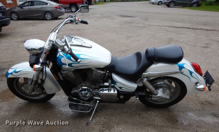 image for item FP9753 2002 Honda VTX1800R motorcycle