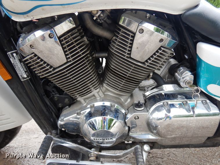 image for item FP9753 2002 Honda VTX1800R motorcycle