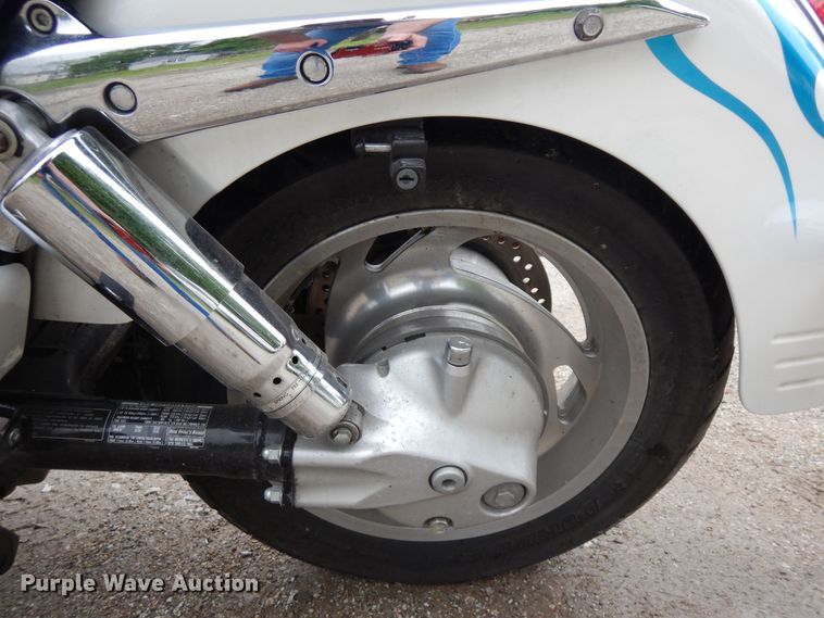 image for item FP9753 2002 Honda VTX1800R motorcycle