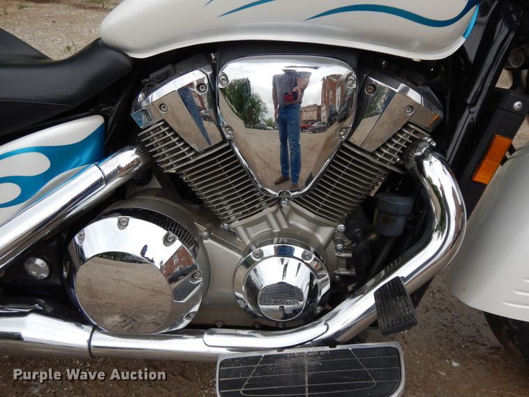 image for item FP9753 2002 Honda VTX1800R motorcycle