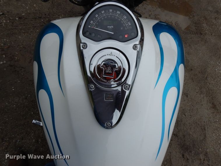 image for item FP9753 2002 Honda VTX1800R motorcycle