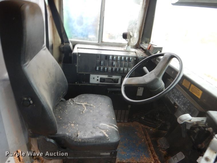 image for item FX9001 1998 International 3800  school busl