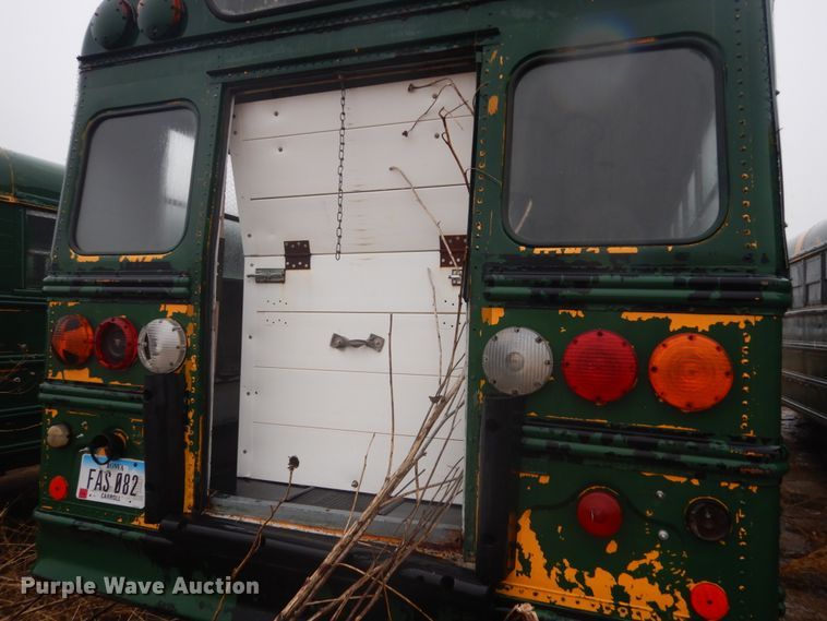 image for item FX9002 2000 International 3800  school bus