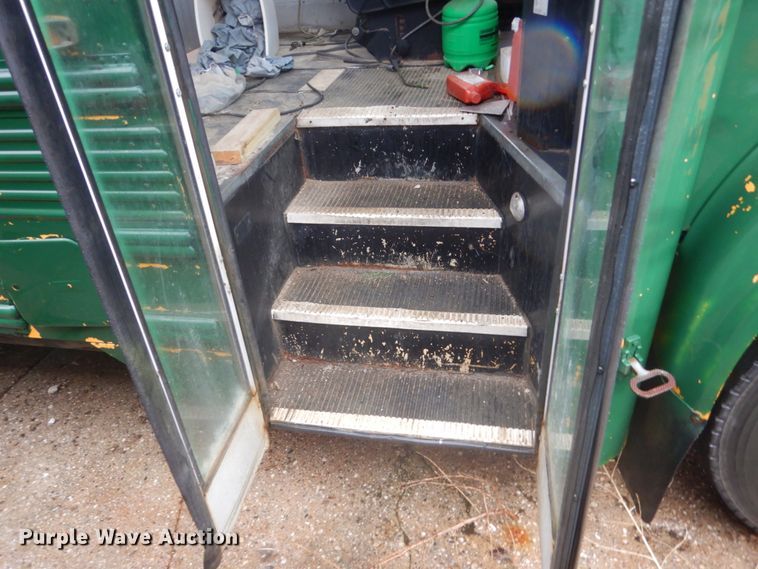 image for item FX9002 2000 International 3800  school bus