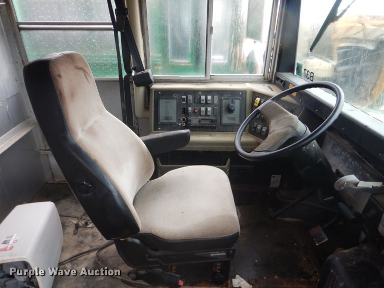 image for item FX9002 2000 International 3800  school bus