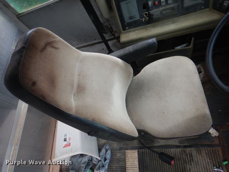 image for item FX9002 2000 International 3800  school bus