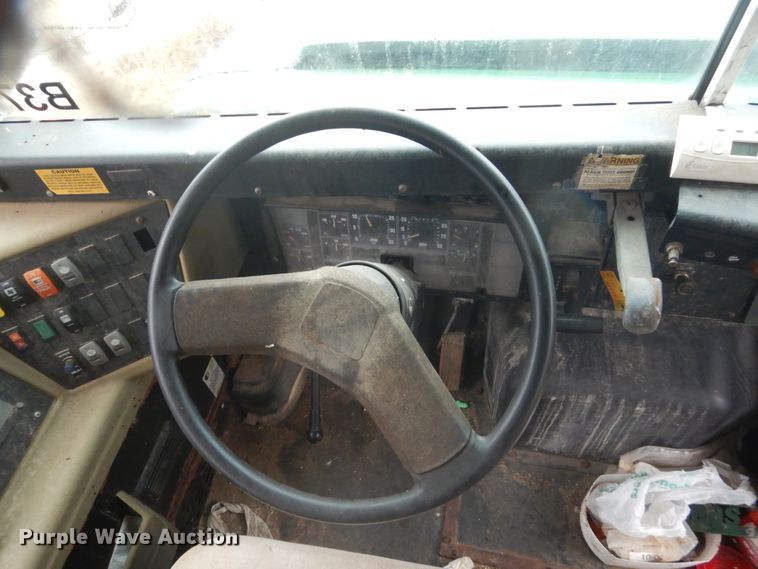 image for item FX9002 2000 International 3800  school bus