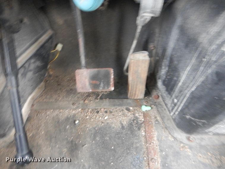 image for item FX9002 2000 International 3800  school bus