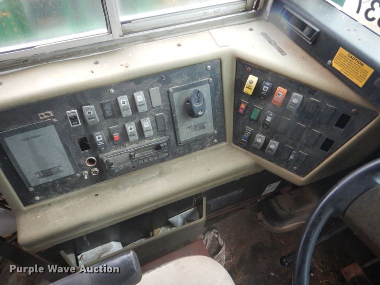 image for item FX9002 2000 International 3800  school bus