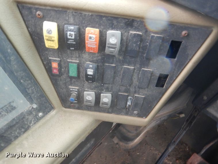 image for item FX9002 2000 International 3800  school bus