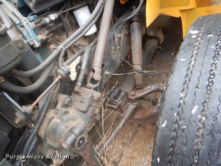 image for item FX9002 2000 International 3800  school bus