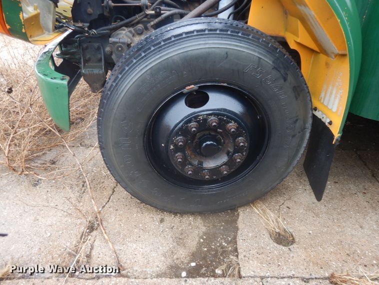 image for item FX9002 2000 International 3800  school bus