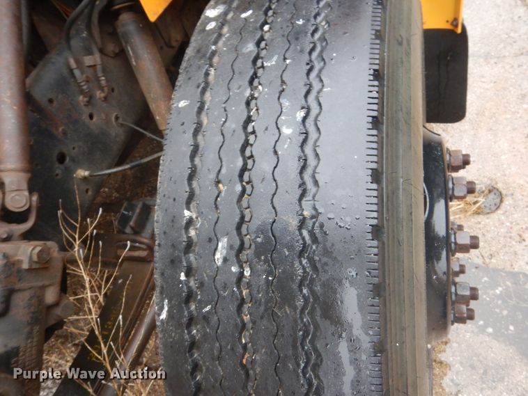 image for item FX9002 2000 International 3800  school bus