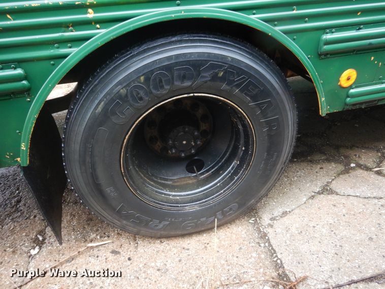 image for item FX9002 2000 International 3800  school bus