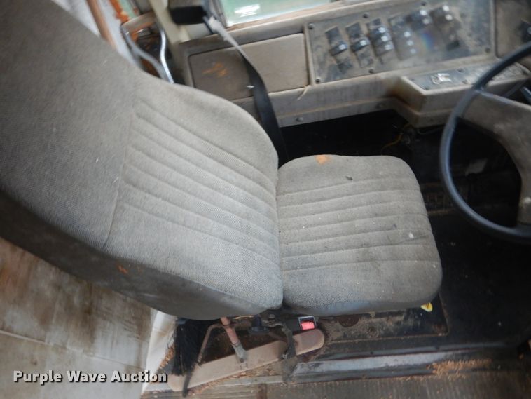 image for item FX9003 2004 International CE  bus