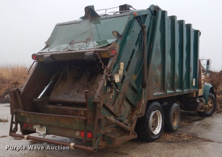 image for item FX9005 1992 International 4900  refuse truck