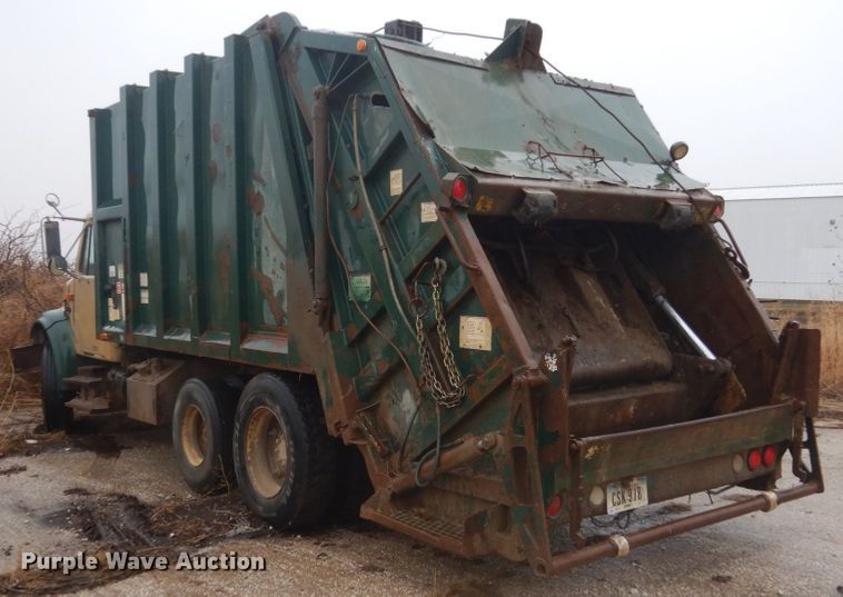 image for item FX9005 1992 International 4900  refuse truck