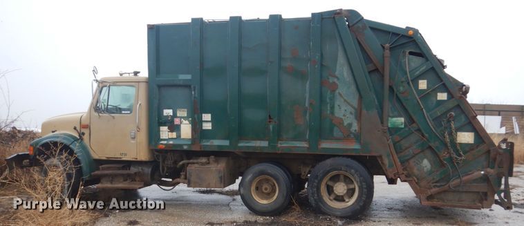 image for item FX9005 1992 International 4900  refuse truck