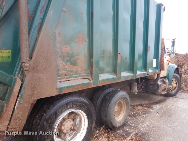 image for item FX9005 1992 International 4900  refuse truck