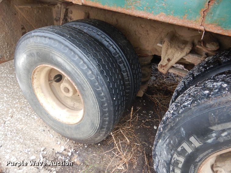 image for item FX9005 1992 International 4900  refuse truck