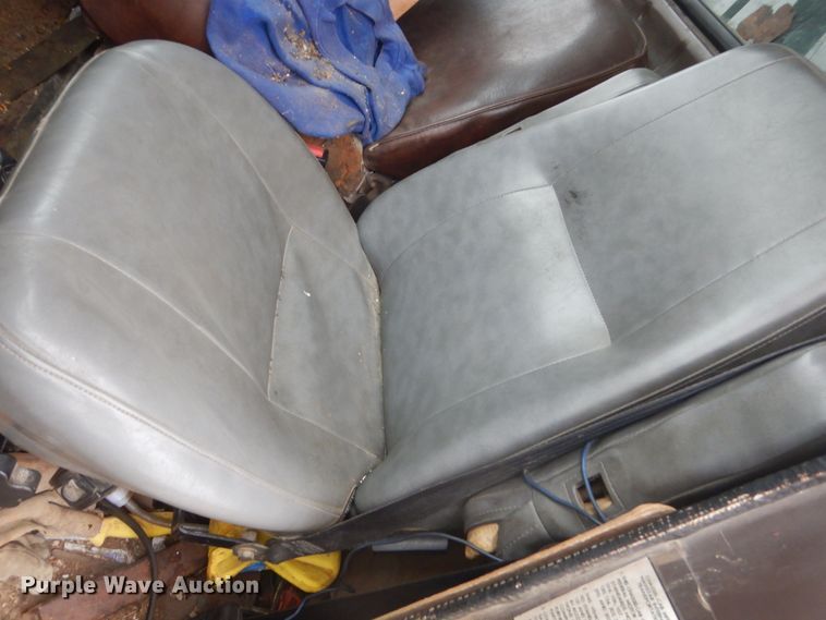 image for item FX9005 1992 International 4900  refuse truck