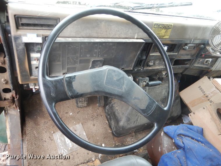 image for item FX9005 1992 International 4900  refuse truck