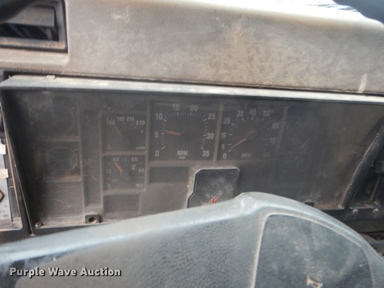 image for item FX9005 1992 International 4900  refuse truck