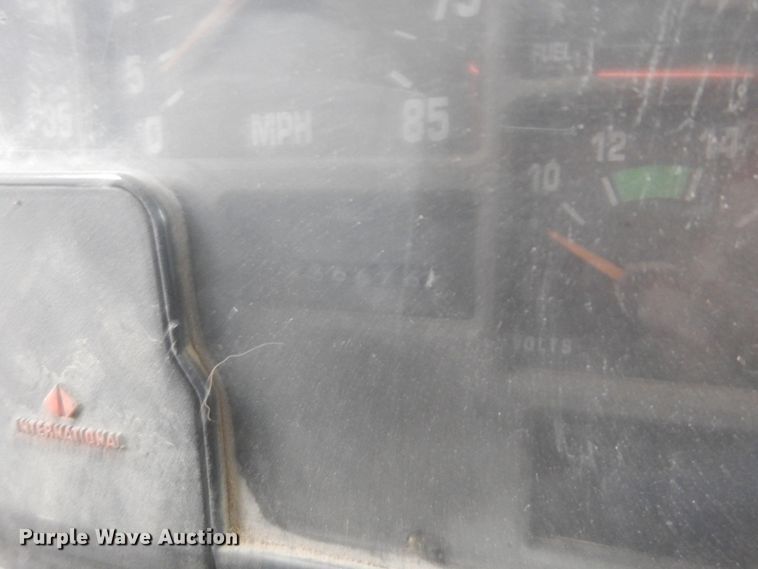 image for item FX9005 1992 International 4900  refuse truck