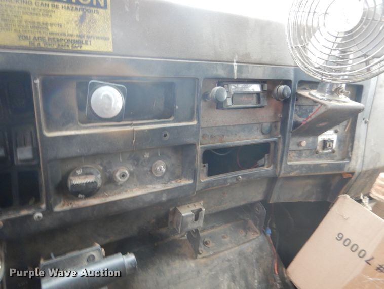 image for item FX9005 1992 International 4900  refuse truck