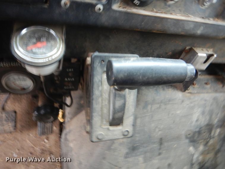 image for item FX9005 1992 International 4900  refuse truck