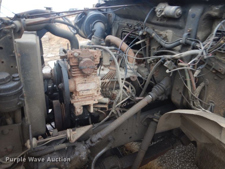 image for item FX9005 1992 International 4900  refuse truck