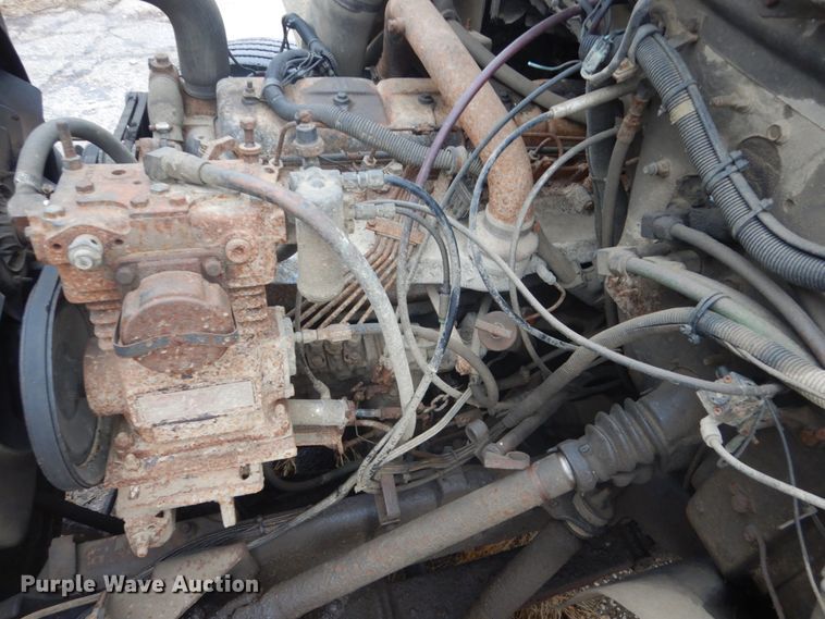 image for item FX9005 1992 International 4900  refuse truck