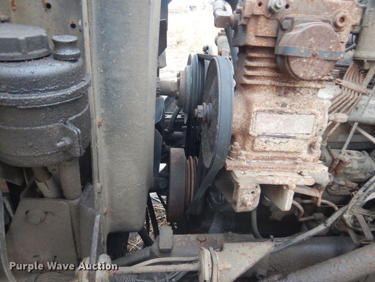 image for item FX9005 1992 International 4900  refuse truck