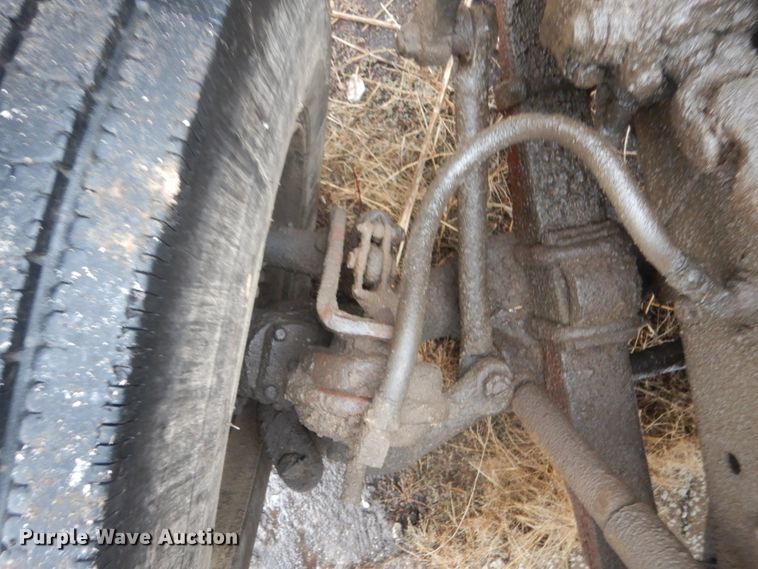 image for item FX9005 1992 International 4900  refuse truck