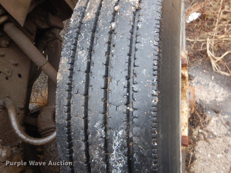 image for item FX9005 1992 International 4900  refuse truck