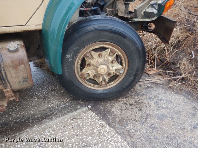 image for item FX9005 1992 International 4900  refuse truck