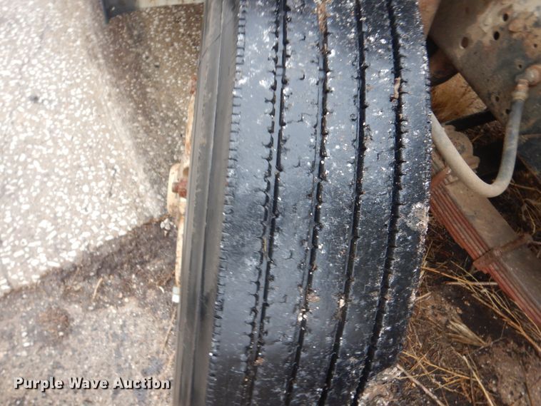 image for item FX9005 1992 International 4900  refuse truck