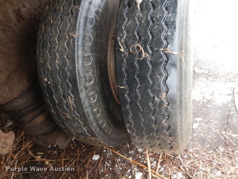 image for item FX9005 1992 International 4900  refuse truck