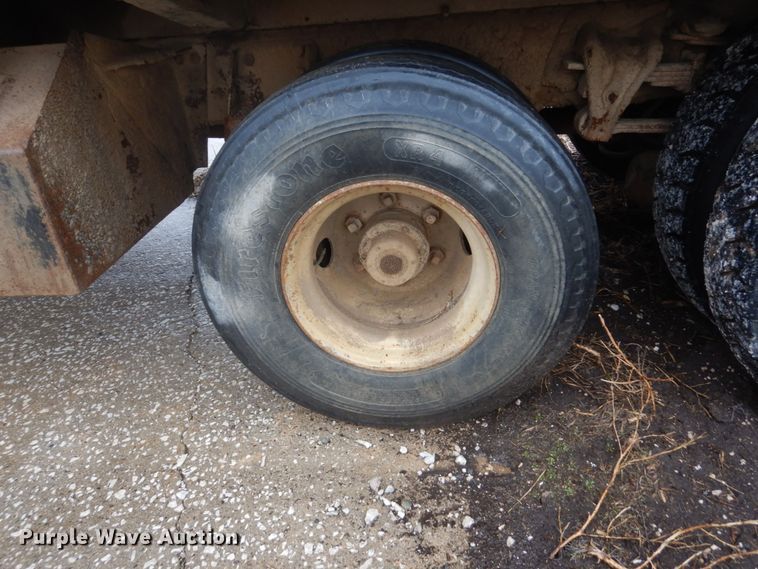 image for item FX9005 1992 International 4900  refuse truck