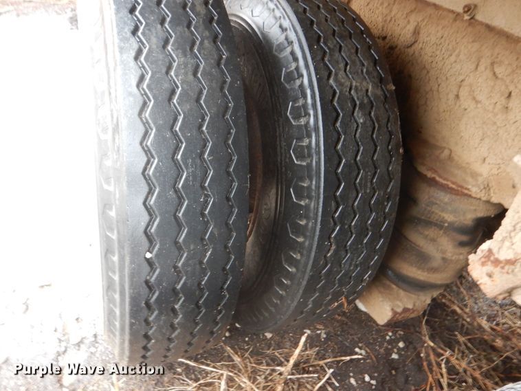 image for item FX9005 1992 International 4900  refuse truck