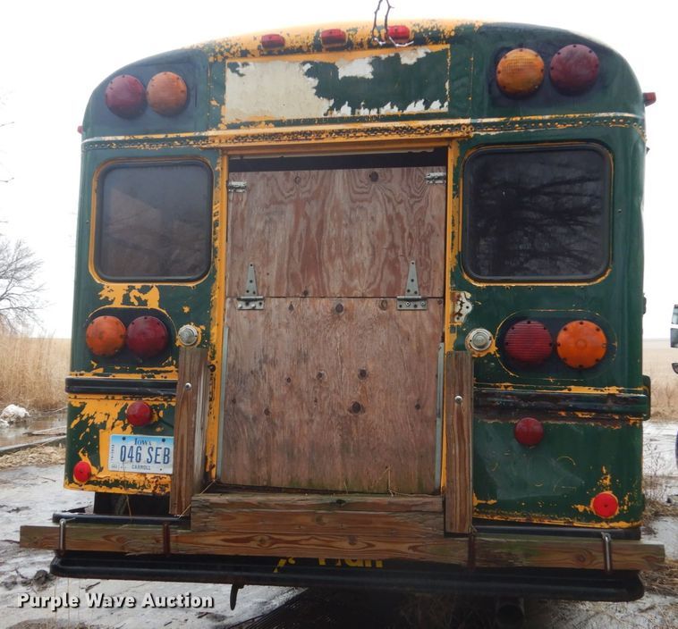 image for item FX9006 1997 International 3800  school bus