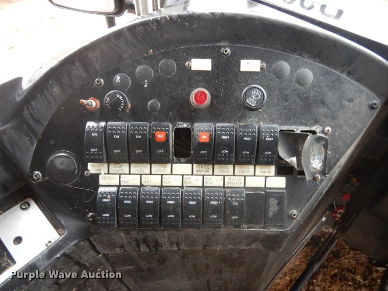 image for item FX9006 1997 International 3800  school bus