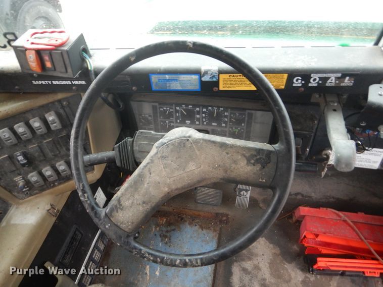 image for item FX9007 1999 International 3800  school bus