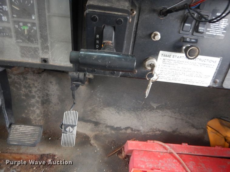 image for item FX9007 1999 International 3800  school bus