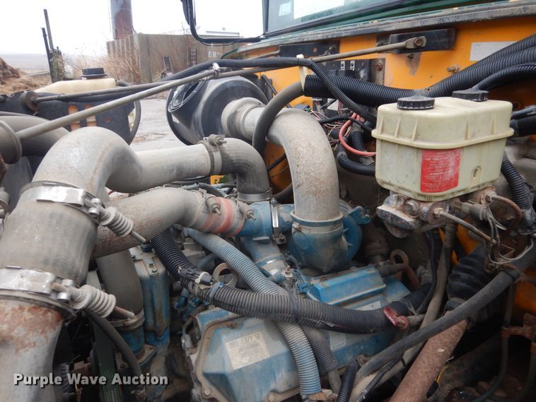 image for item FX9007 1999 International 3800  school bus