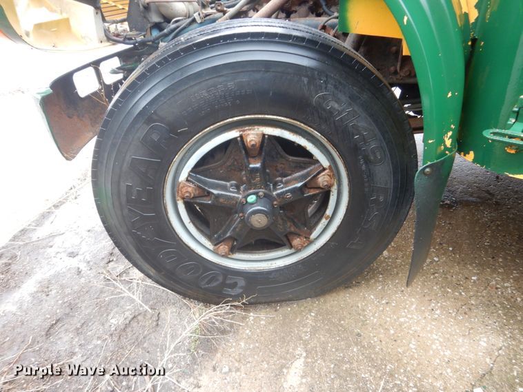 image for item FX9007 1999 International 3800  school bus