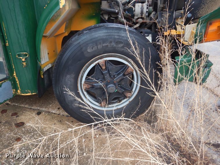 image for item FX9007 1999 International 3800  school bus