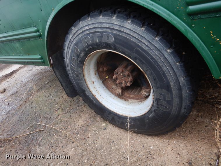 image for item FX9007 1999 International 3800  school bus