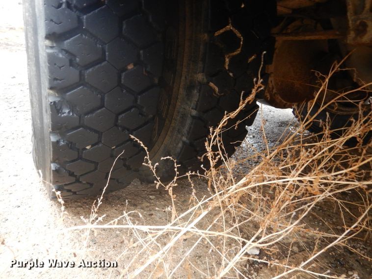 image for item FX9007 1999 International 3800  school bus