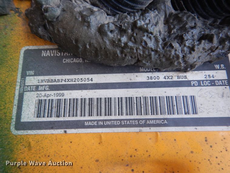 image for item FX9007 1999 International 3800  school bus